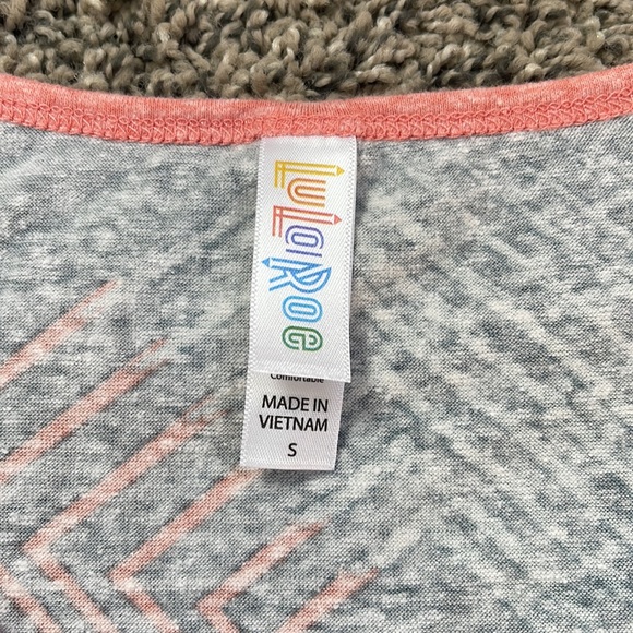 Womens LuLaRoe shirt size small - Picture 5 of 13